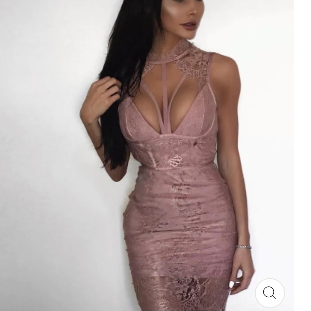 VENUS bodycon with overlay lace 🌸